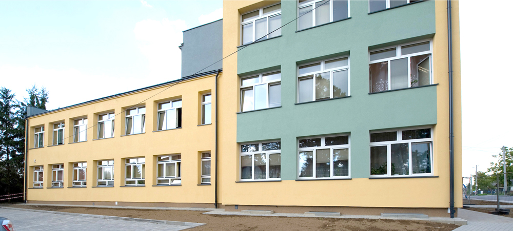 Rozbudowana szkoła podstawowa na Zalesiu, fot. Bogdan Szczupaj